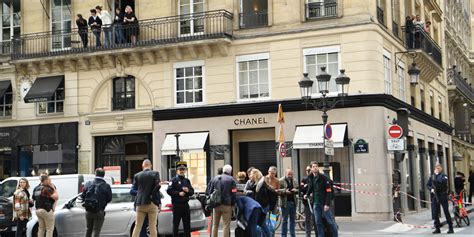 braquage chez chanel|Braquage d'une boutique Chanel : le montant du préjudice est .